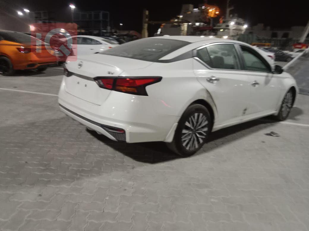 نيسان ألتيما